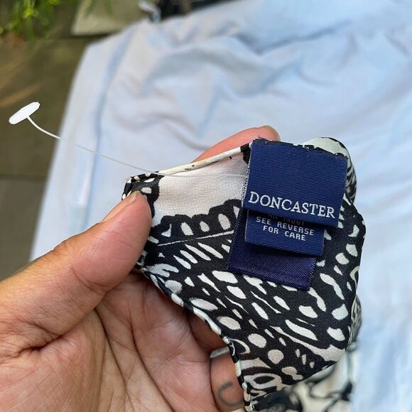 DONCASTER 100% SILK SCARF B&W Abstract Floral Big Paisley  21" x 70" - Picture 4 of 5